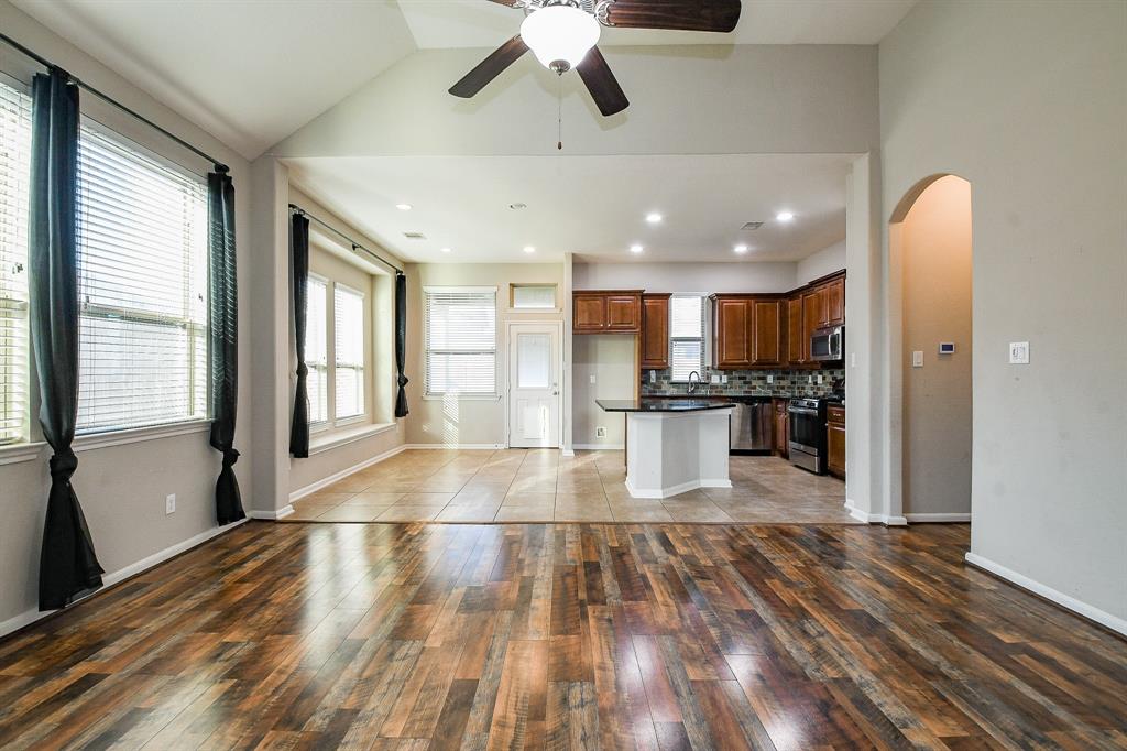 6406 Hunters Way Lane, Baytown, Texas image 10