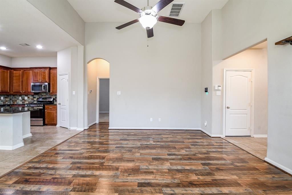 6406 Hunters Way Lane, Baytown, Texas image 12