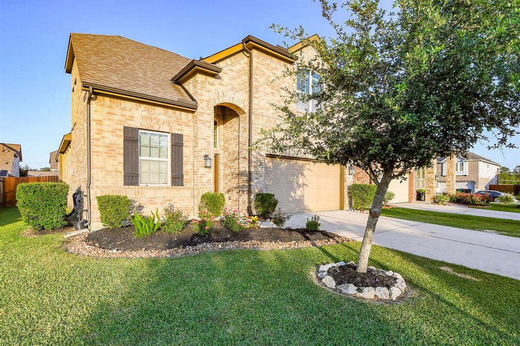 6406 Hunters Way Lane, Baytown, Texas image 3