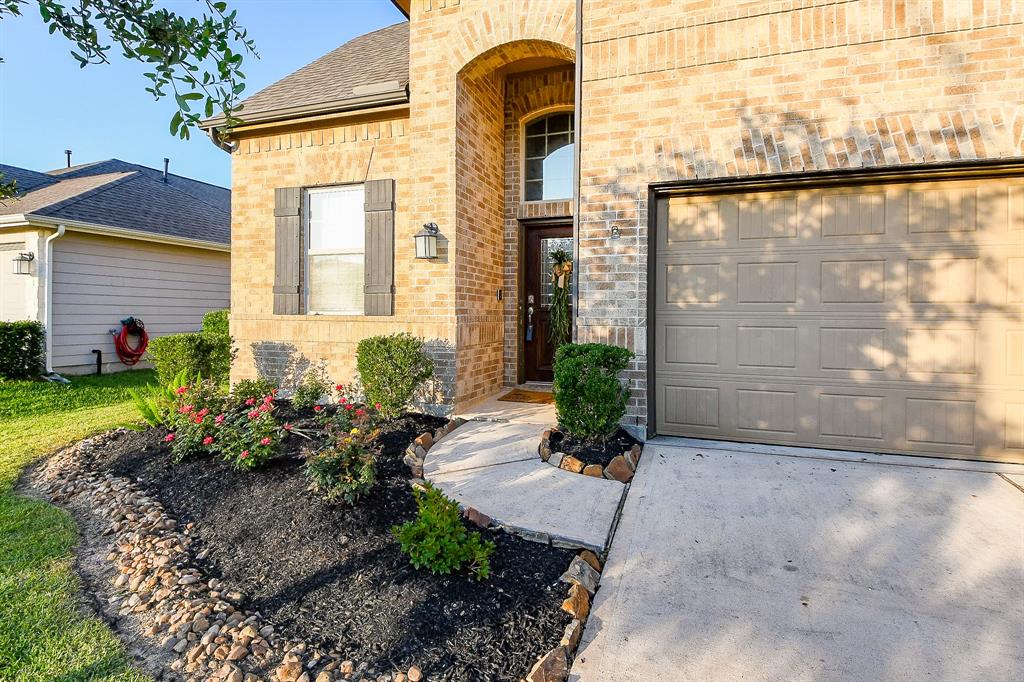 6406 Hunters Way Lane, Baytown, Texas image 1