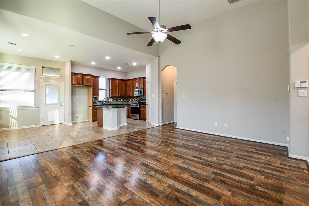 6406 Hunters Way Lane, Baytown, Texas image 11
