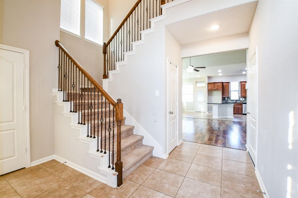 6406 Hunters Way Lane, Baytown, Texas image 7