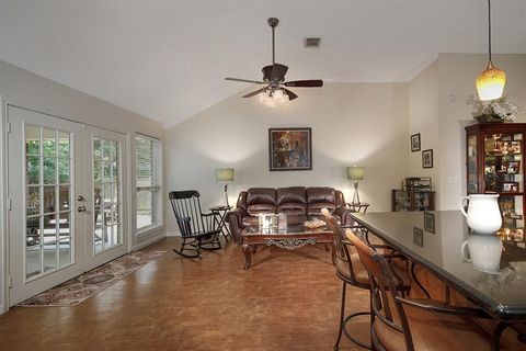 Single Family Residence in The Woodlands TX 140 Trillium Circle 10.jpg