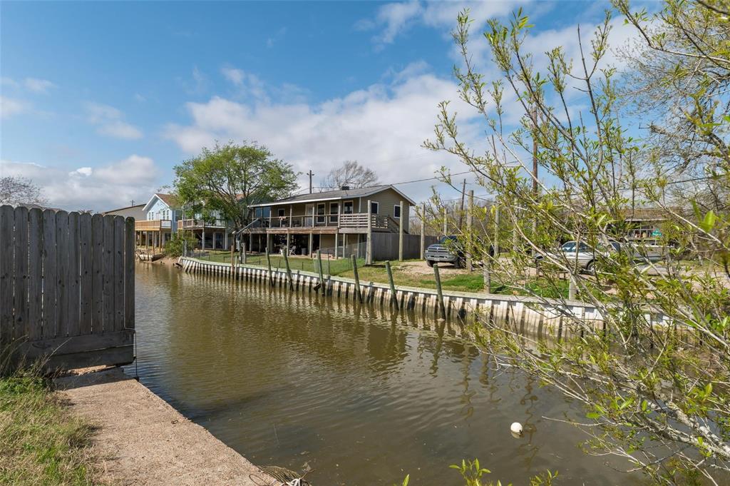 1604 Dick Bay Drive, San Leon, Texas image 9