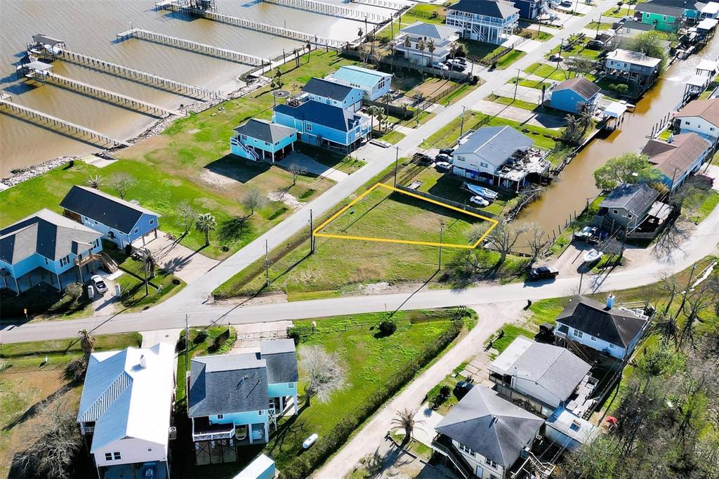 1604 Dick Bay Drive, San Leon, Texas image 3