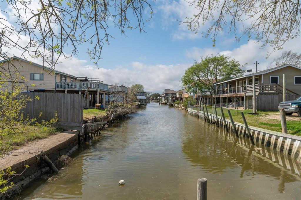 1604 Dick Bay Drive, San Leon, Texas image 11