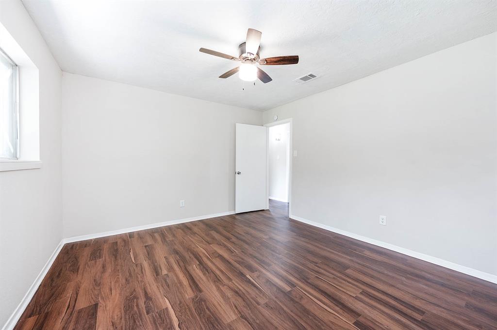 637 Circle Way, Alvin, Texas image 18