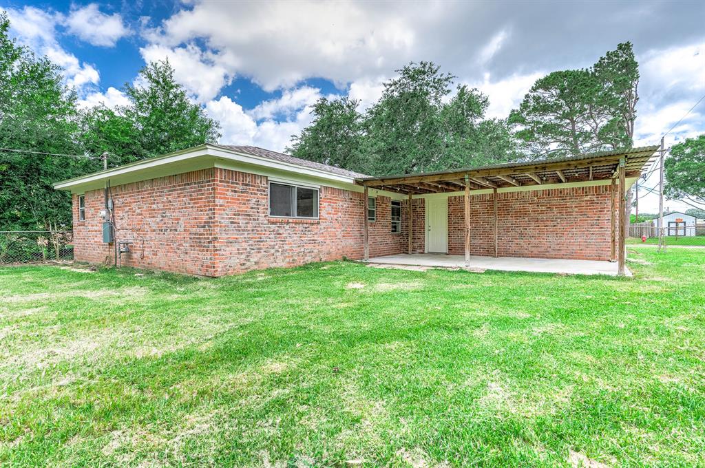 637 Circle Way, Alvin, Texas image 24