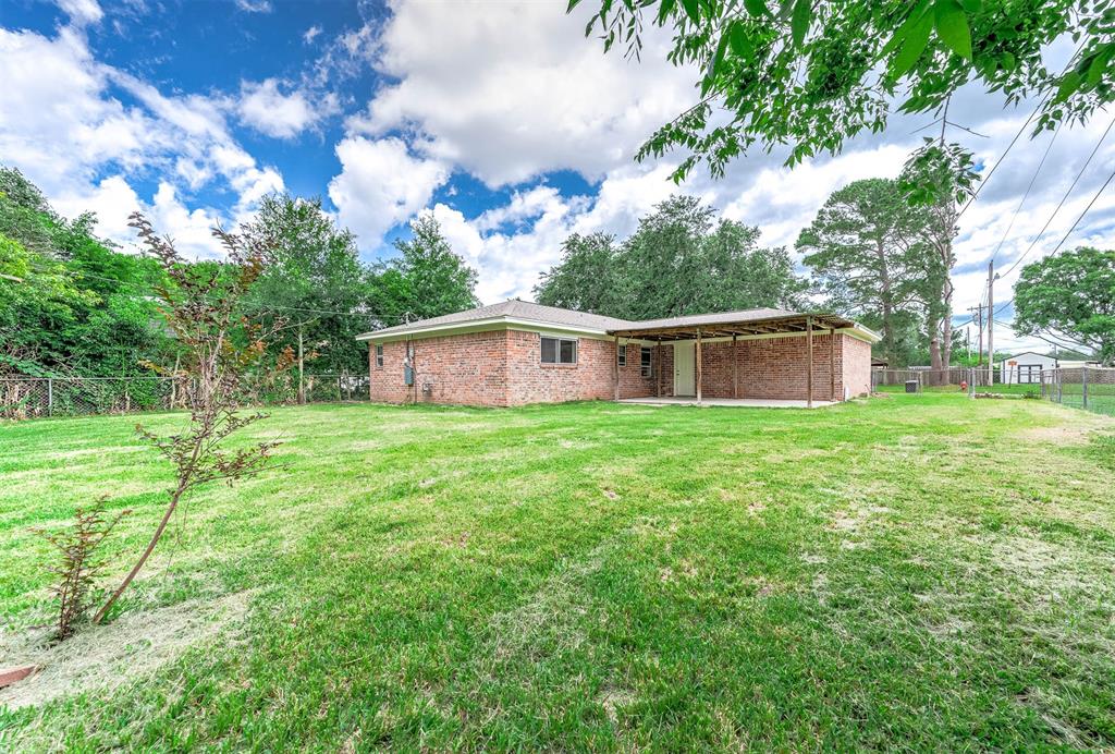 637 Circle Way, Alvin, Texas image 23