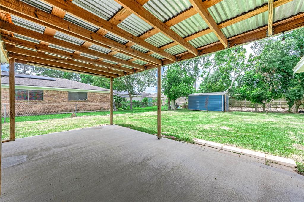 637 Circle Way, Alvin, Texas image 21