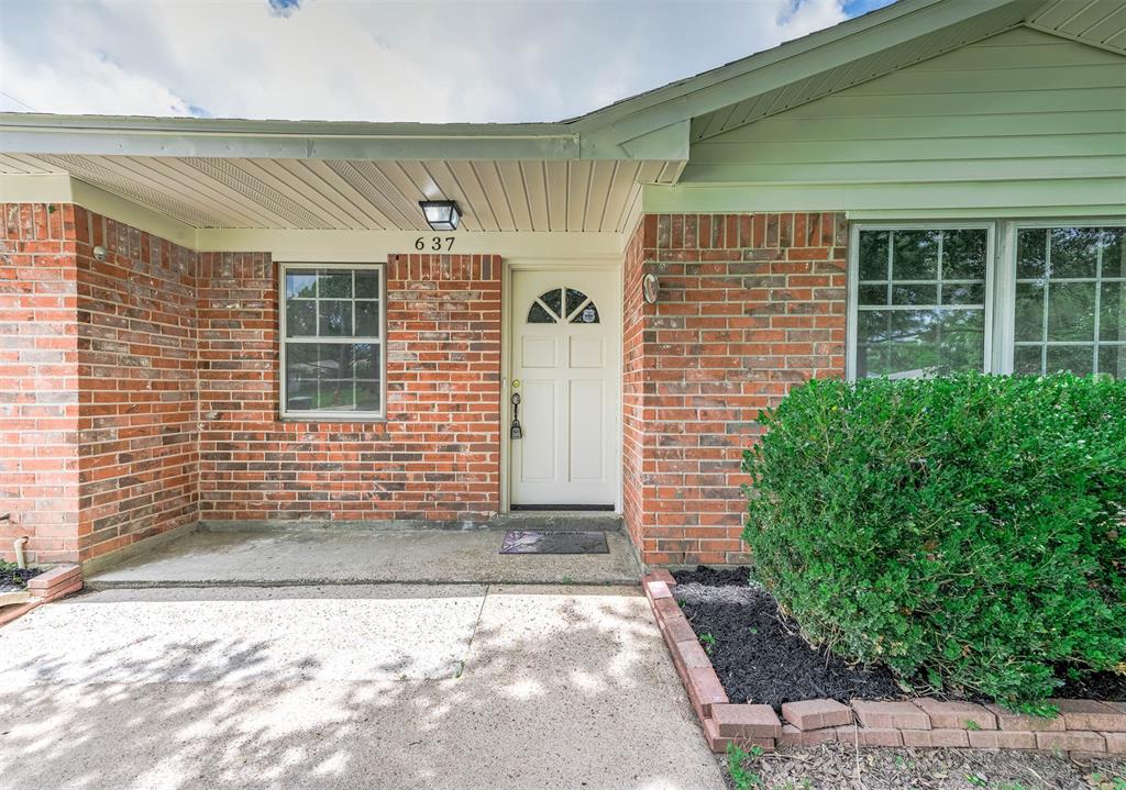637 Circle Way, Alvin, Texas image 4