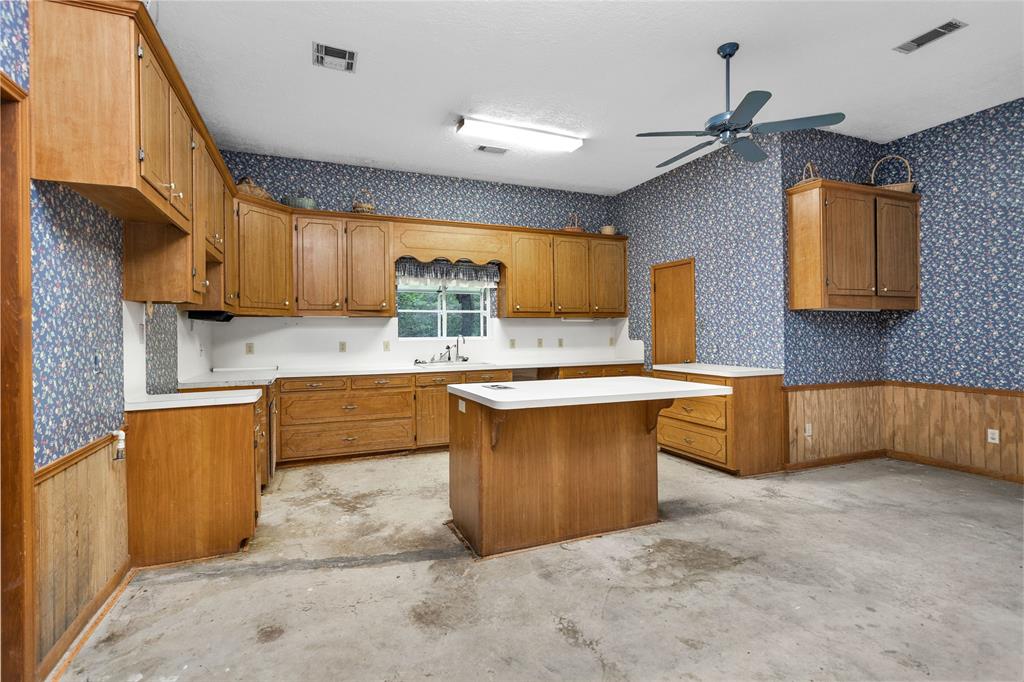 24614 Spruce, Huntsville, Texas image 16