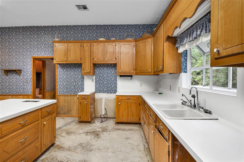 24614 Spruce, Huntsville, Texas image 13