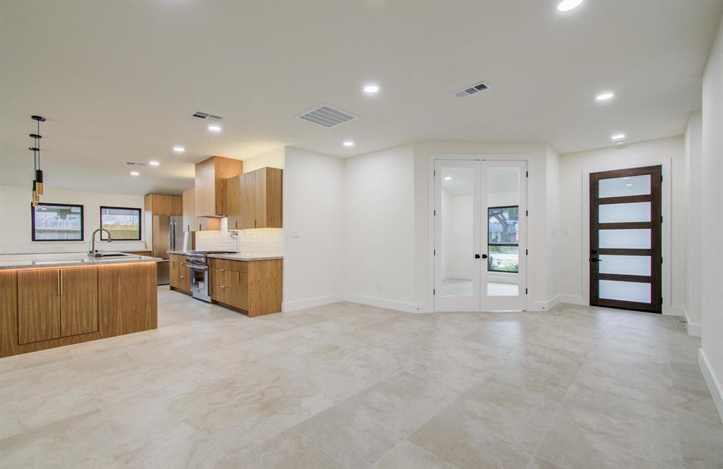 1423 Mapleton Drive, Houston, Texas image 13