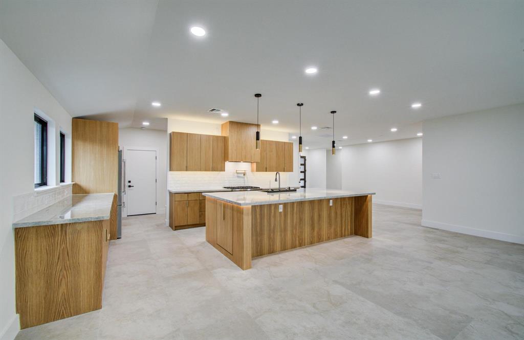 1423 Mapleton Drive, Houston, Texas image 7