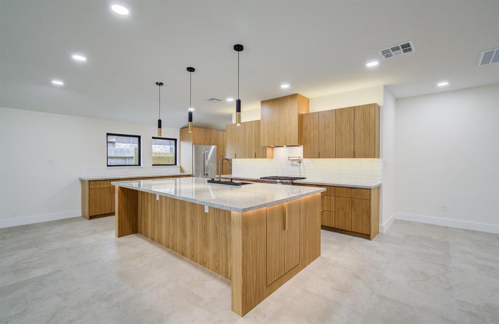 1423 Mapleton Drive, Houston, Texas image 10