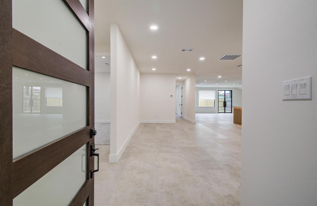 1423 Mapleton Drive, Houston, Texas image 3