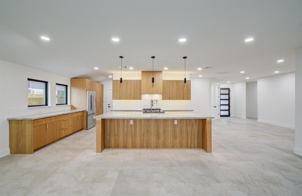 1423 Mapleton Drive, Houston, Texas image 8