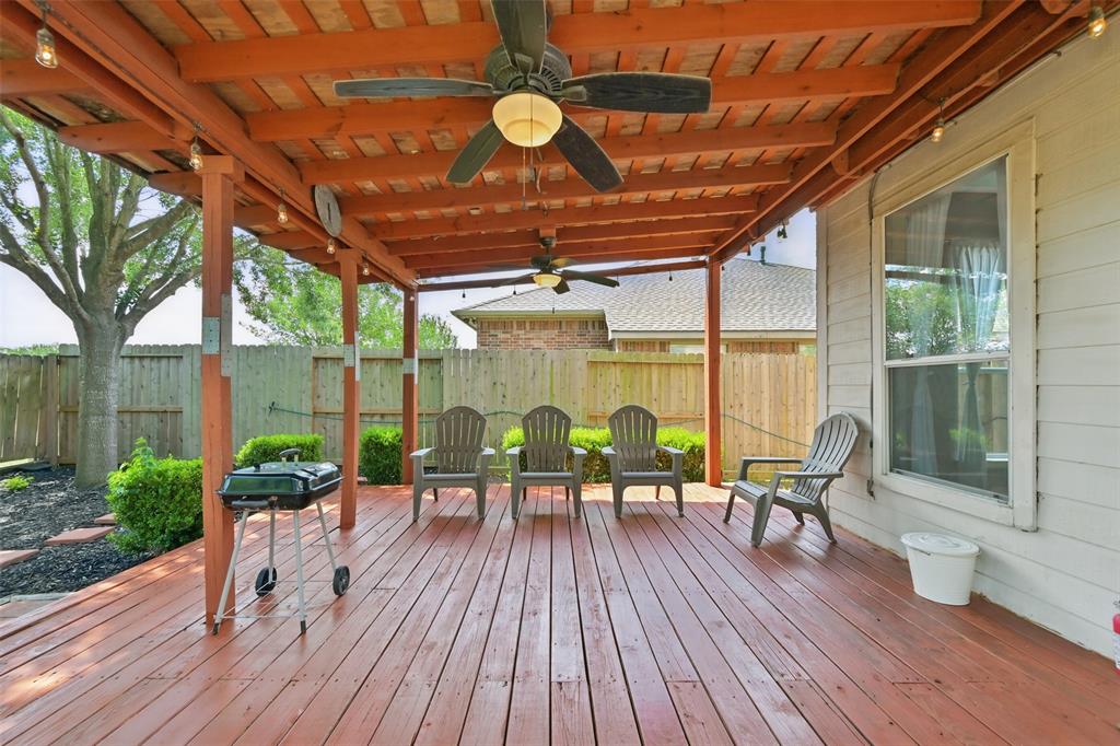 2705 Sandal Walk, Pearland, Texas image 8