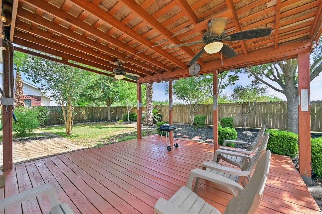 2705 Sandal Walk, Pearland, Texas image 4