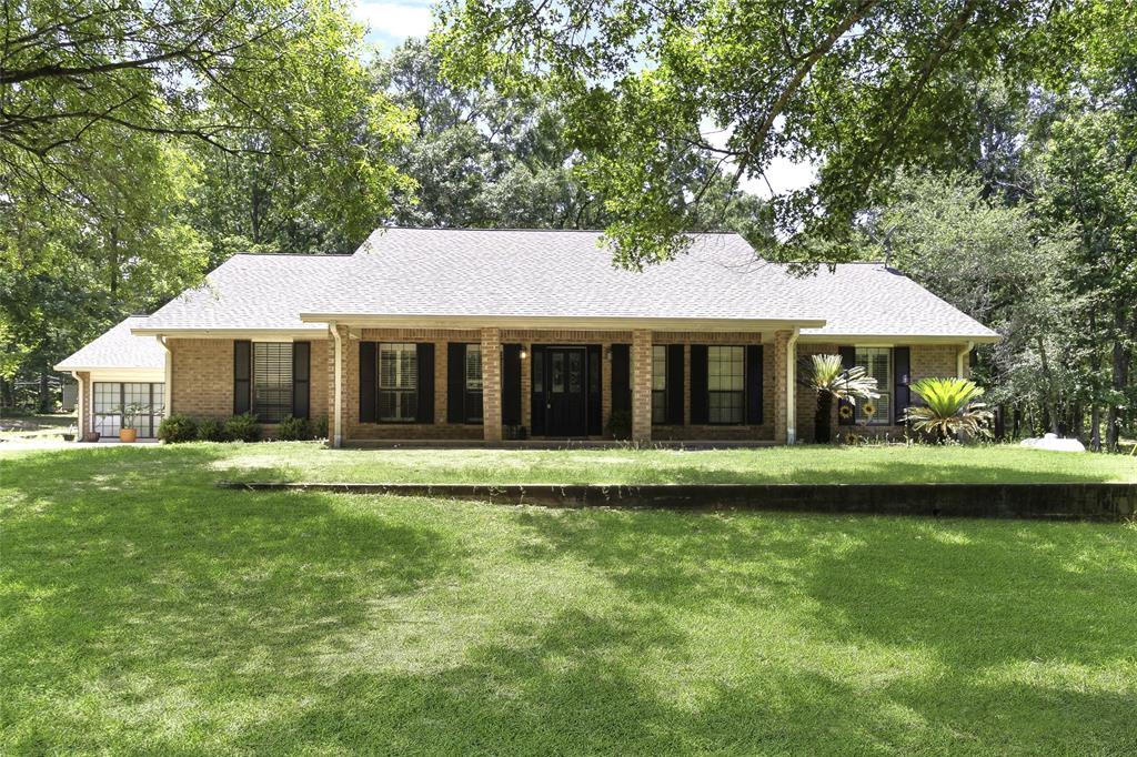 526 Pebble Creek Crk, Livingston, Texas image 2