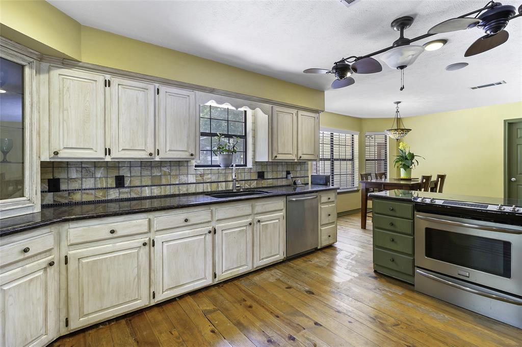 526 Pebble Creek Crk, Livingston, Texas image 16