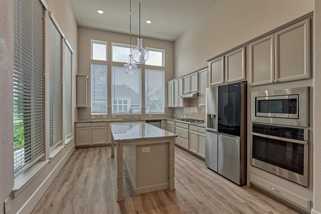 110 S Ocotillo Ridge, Montgomery, Texas image 2