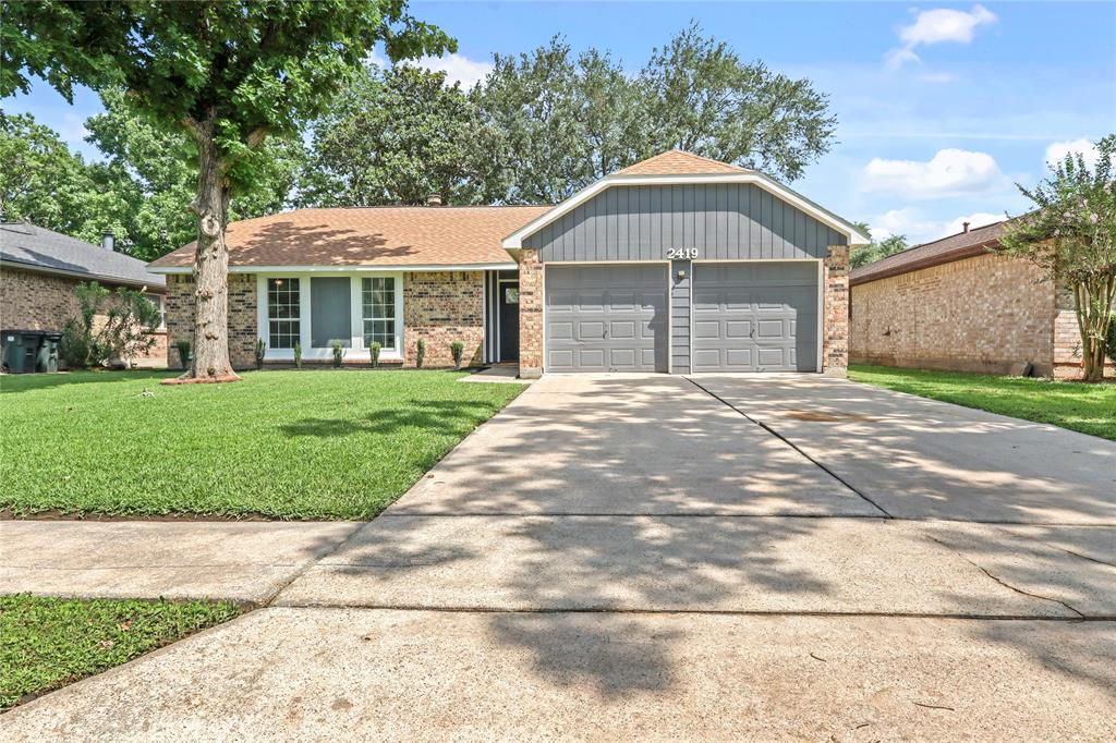 2419 Tall Ships Drive, Friendswood, Texas image 2