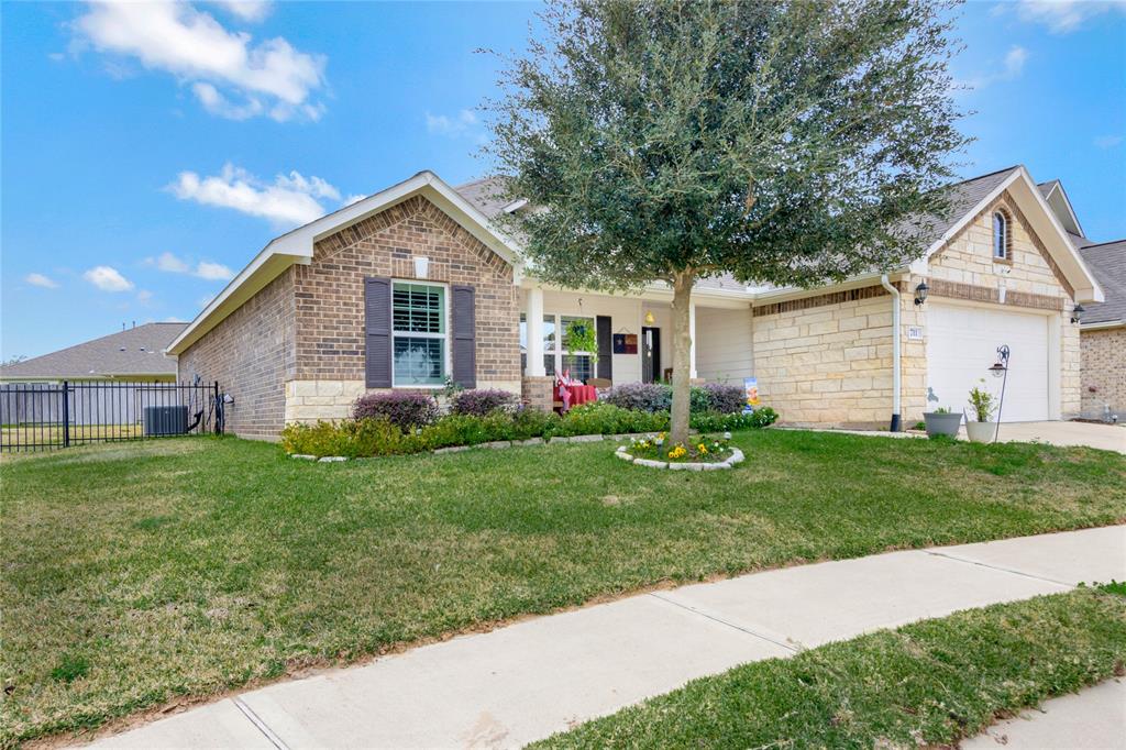 711 Buttercup Court, Sealy, Texas image 4