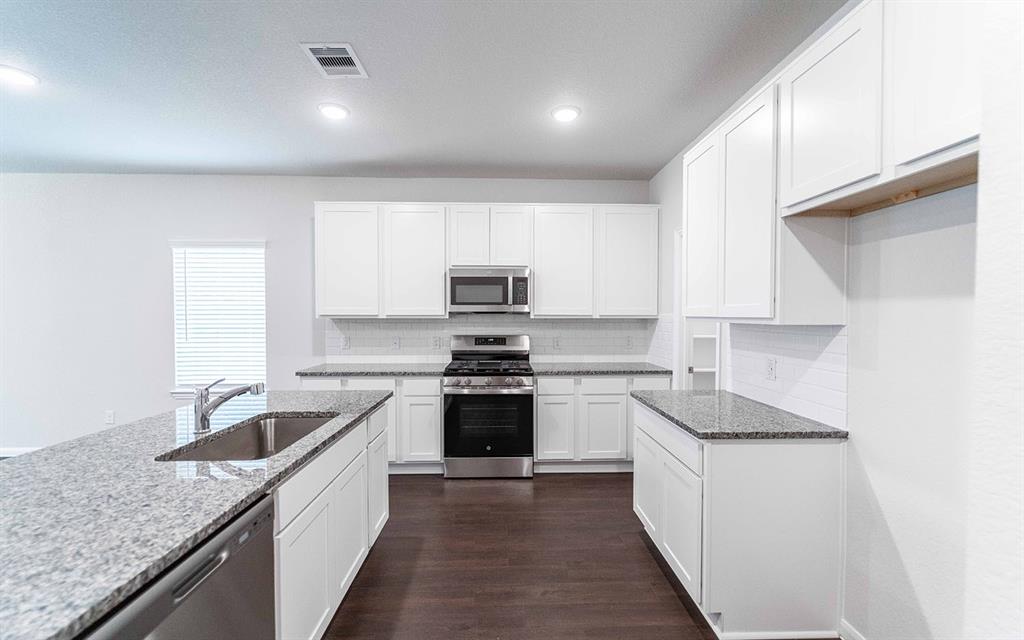 13101 Sapphire Lake Lane, Texas City, Texas image 6