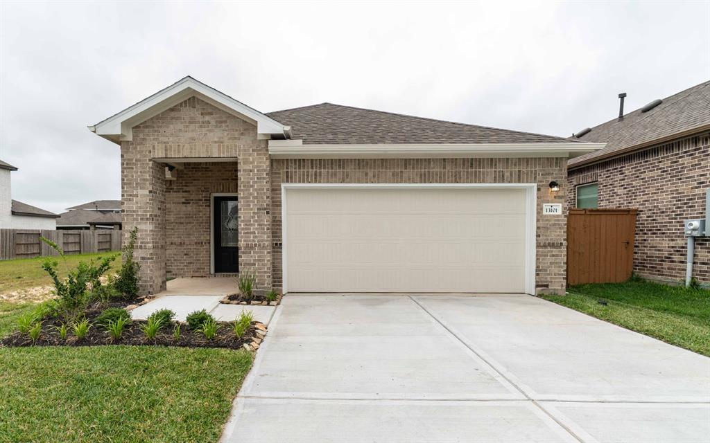 13101 Sapphire Lake Lane, Texas City, Texas image 1