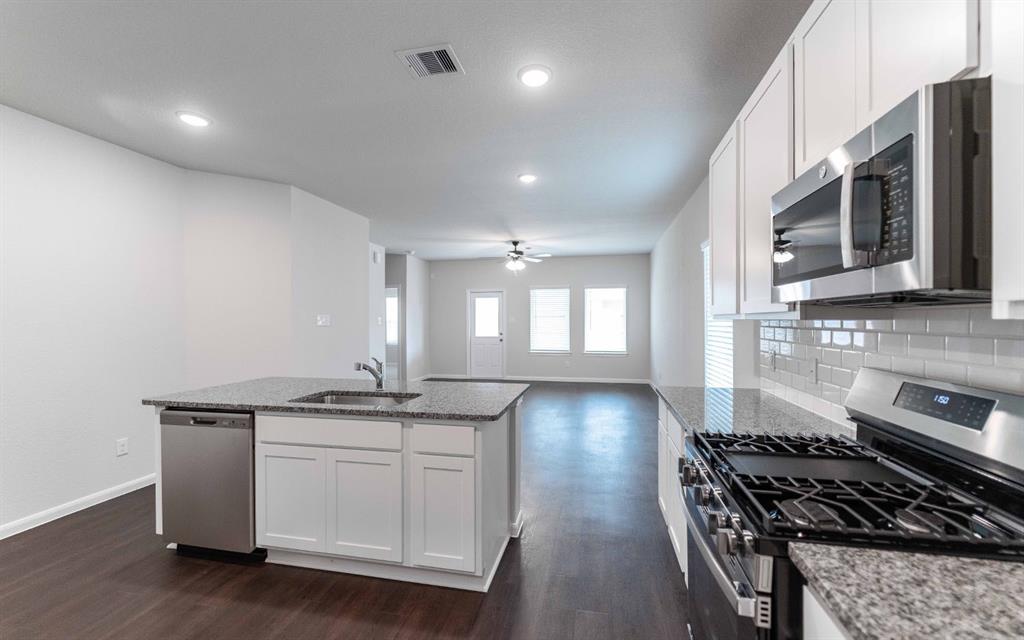 13101 Sapphire Lake Lane, Texas City, Texas image 7