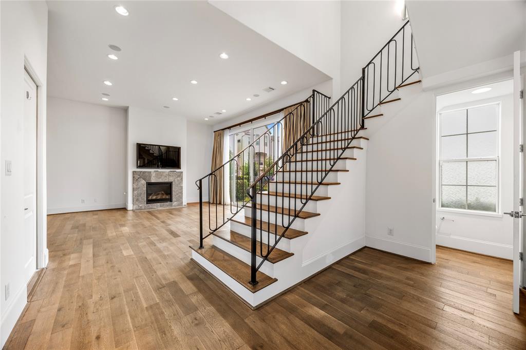 Houston, Texas 77043, United States, 4 Bedrooms Bedrooms, ,5 BathroomsBathrooms,Residential,Active,189015