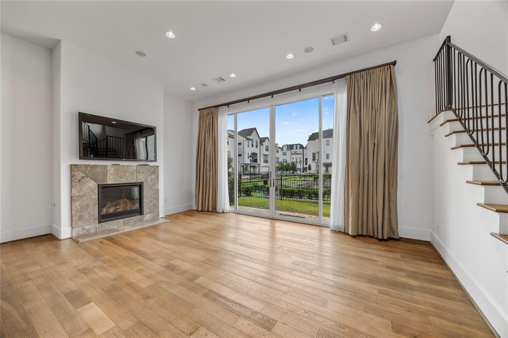 Houston, Texas 77043, United States, 4 Bedrooms Bedrooms, ,5 BathroomsBathrooms,Residential,Active,189015