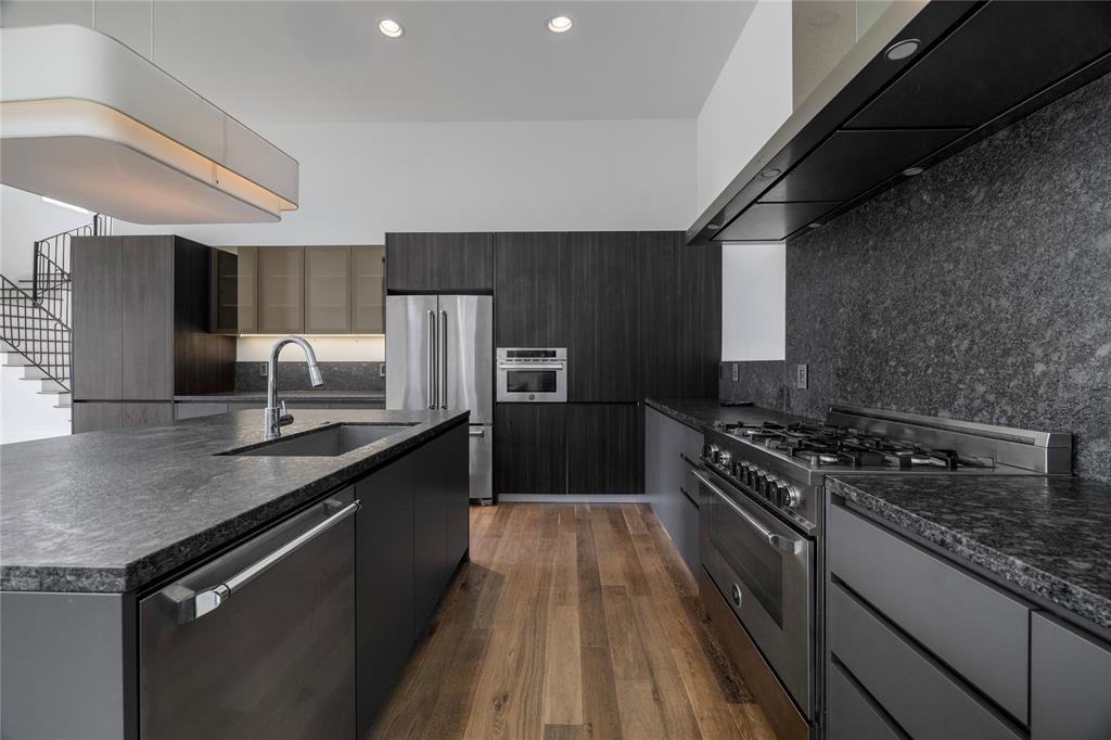 Houston, Texas 77043, United States, 4 Bedrooms Bedrooms, ,5 BathroomsBathrooms,Residential,Active,189015