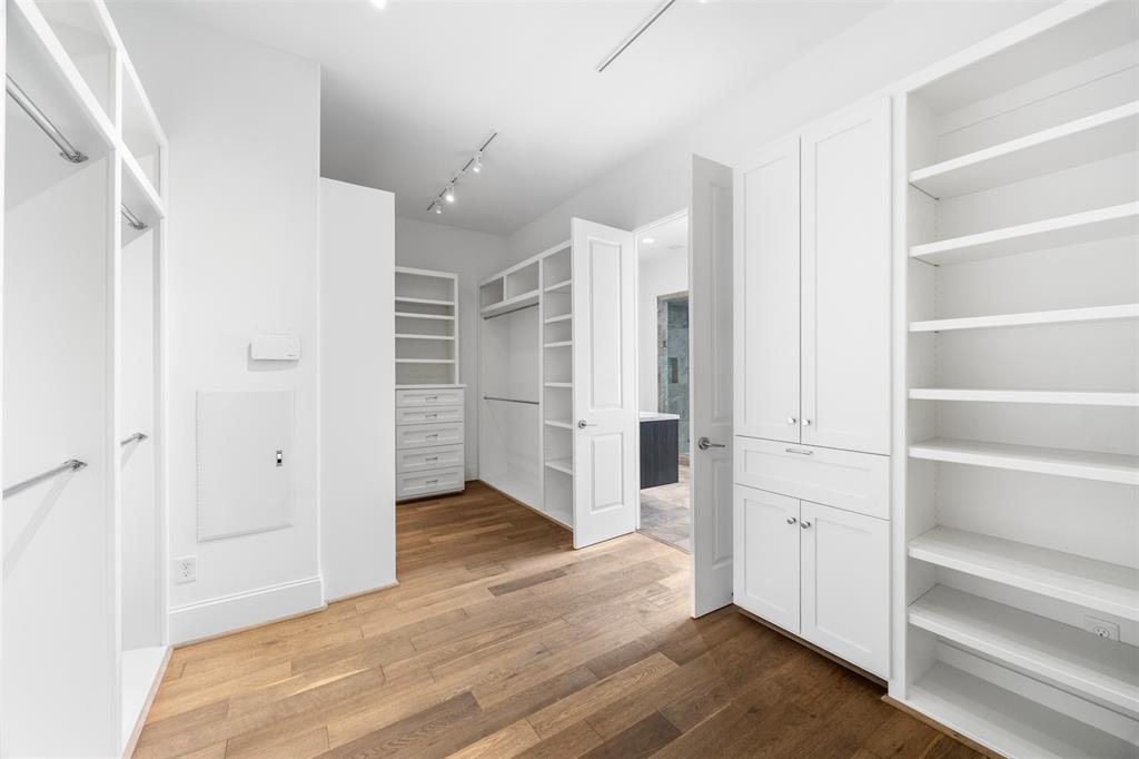 Houston, Texas 77043, United States, 4 Bedrooms Bedrooms, ,5 BathroomsBathrooms,Residential,Active,189015