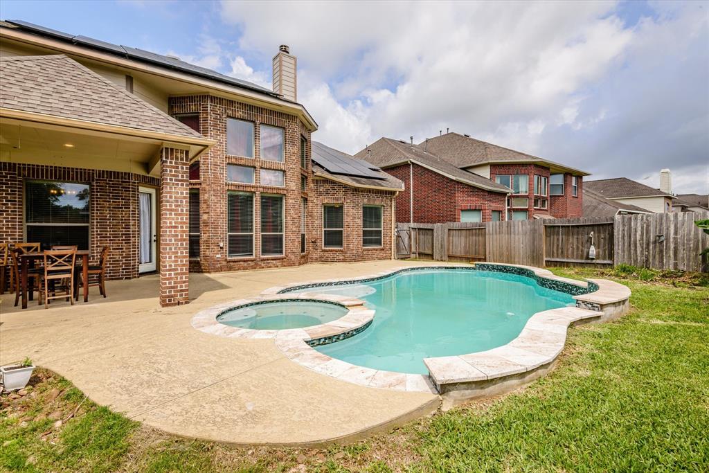 9431 Copper Cove Lane, Rosharon, Texas image 2