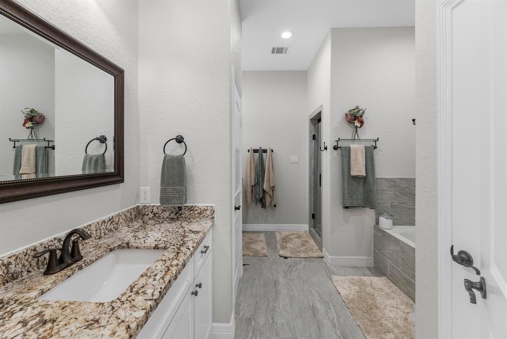 630 Rain Cloud Drive, Baytown, Texas image 16
