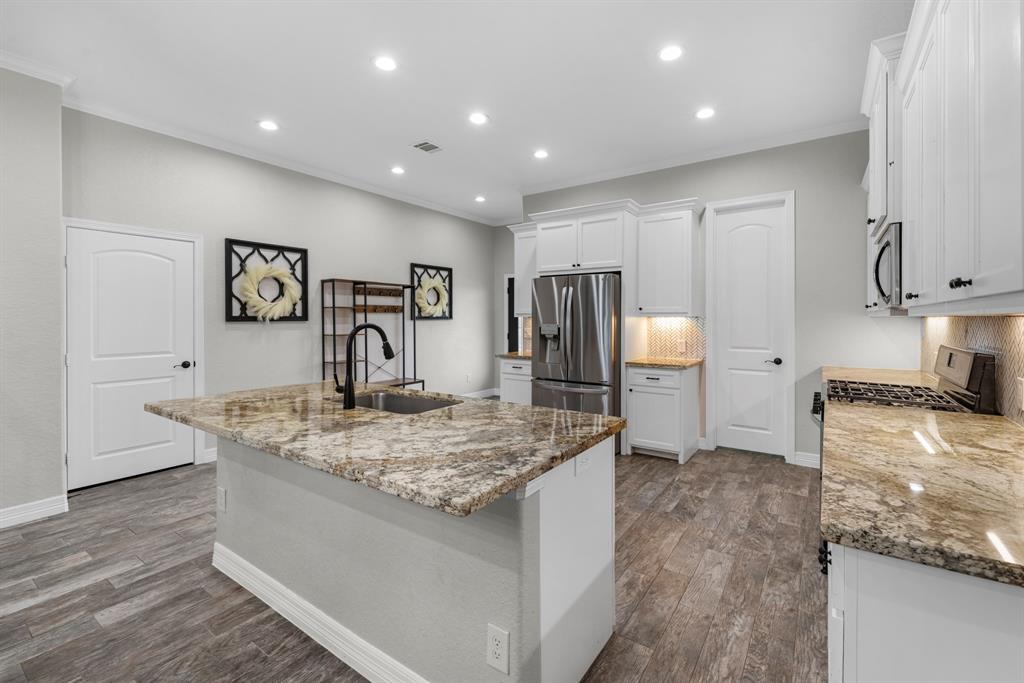 630 Rain Cloud Drive, Baytown, Texas image 6
