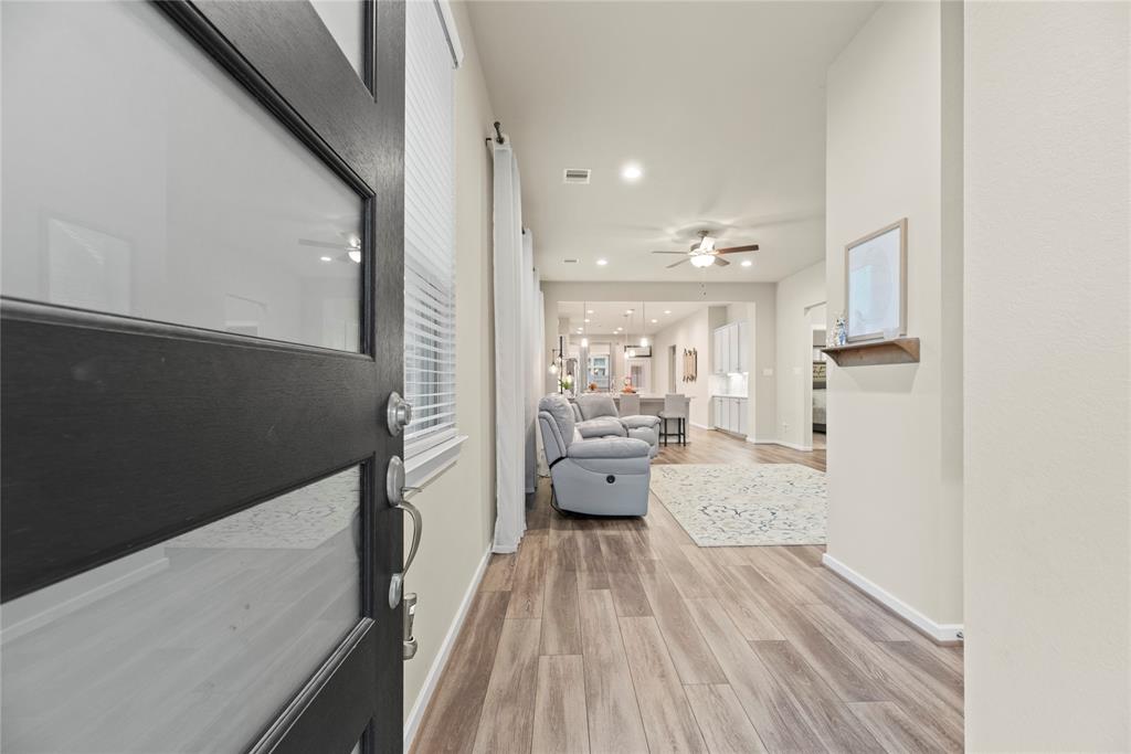 7015 Winterberry Glen Lane, Katy, Texas image 3
