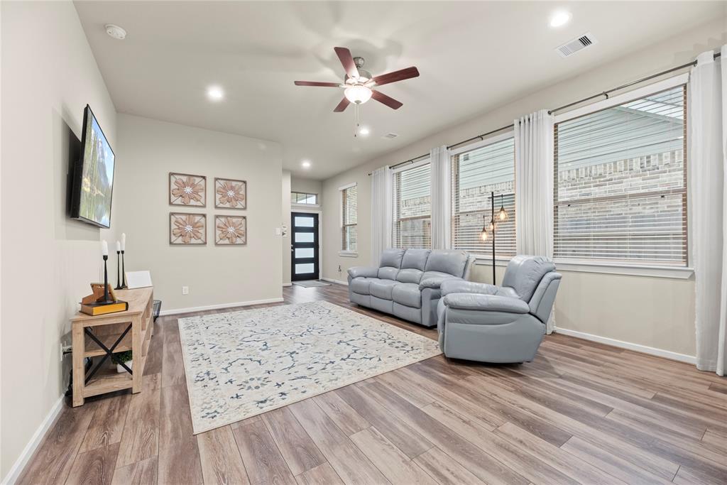 7015 Winterberry Glen Lane, Katy, Texas image 5