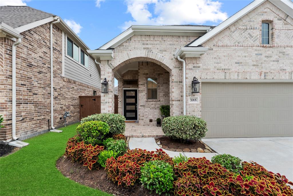 7015 Winterberry Glen Lane, Katy, Texas image 2
