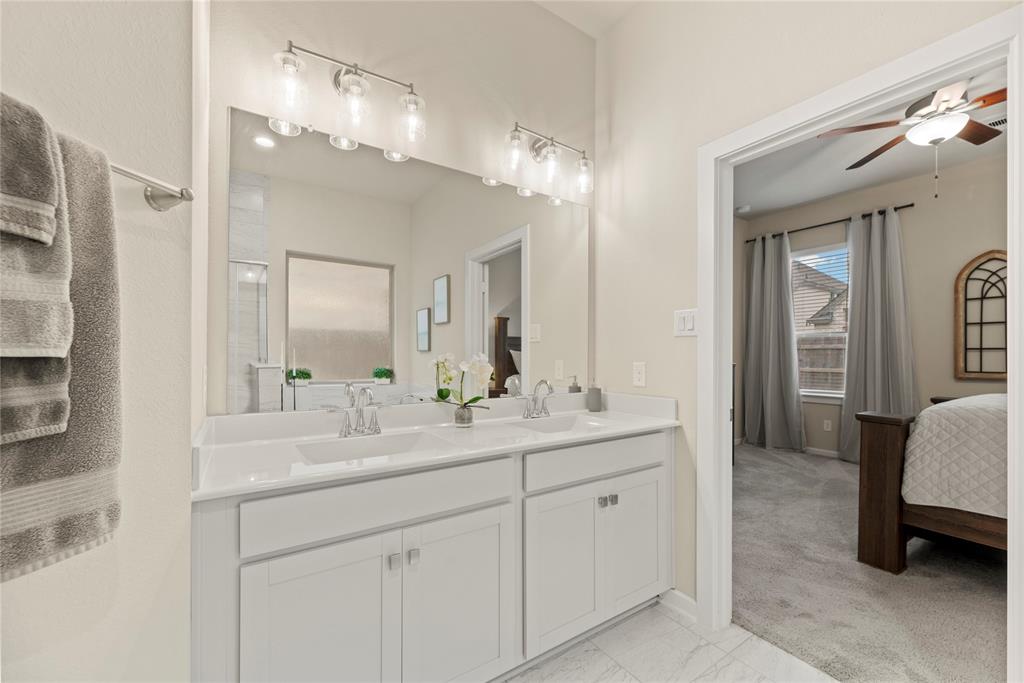 7015 Winterberry Glen Lane, Katy, Texas image 10