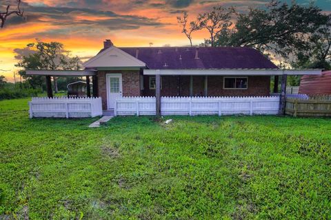 A home in Brazoria