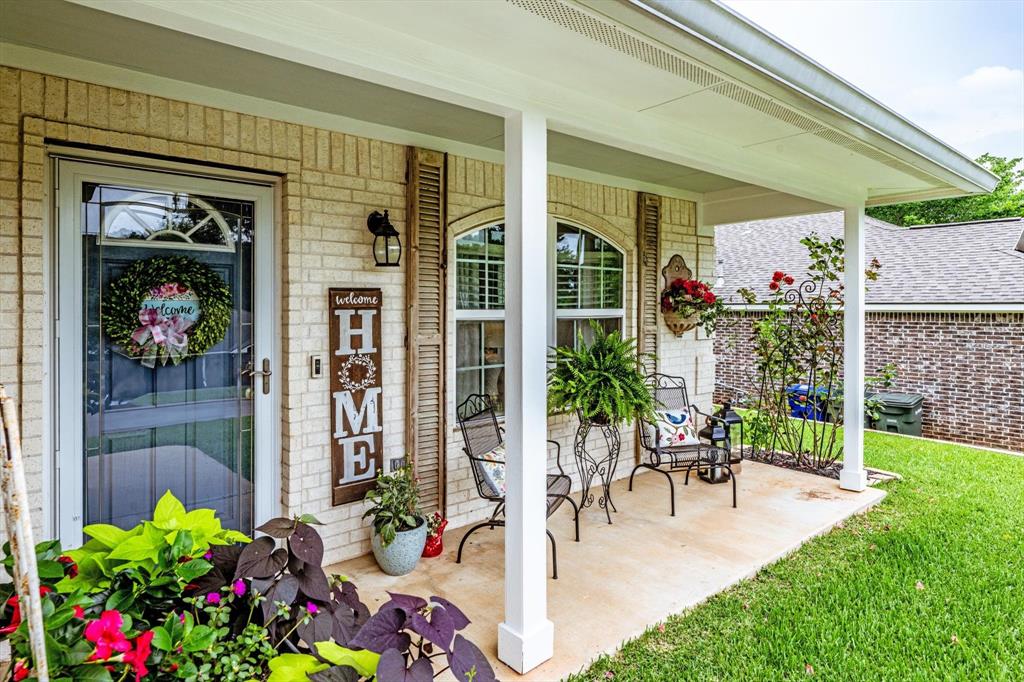 325 Green Leaf Street, Huntsville, Texas image 2