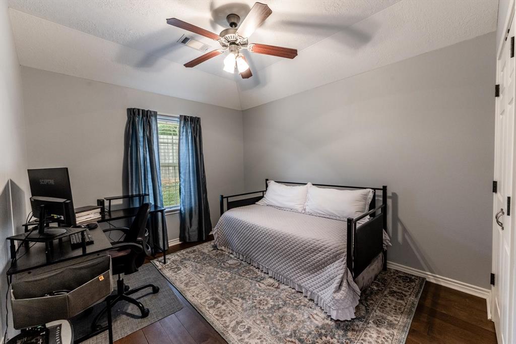 325 Green Leaf Street, Huntsville, Texas image 16