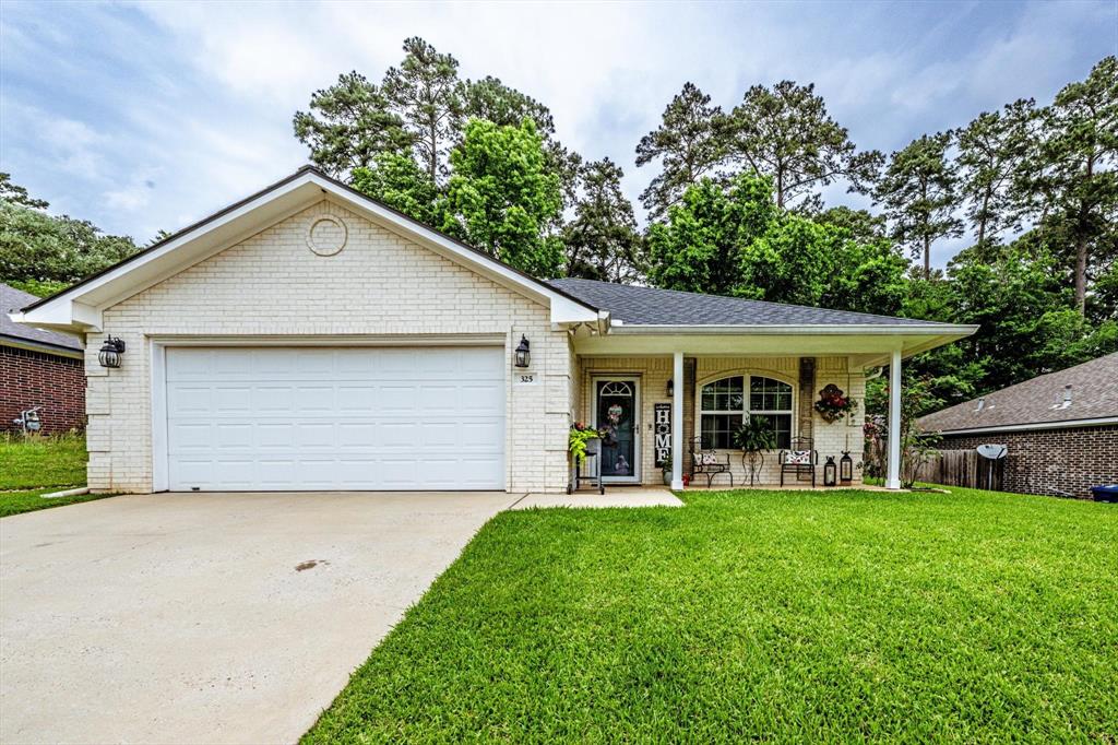 325 Green Leaf Street, Huntsville, Texas image 1