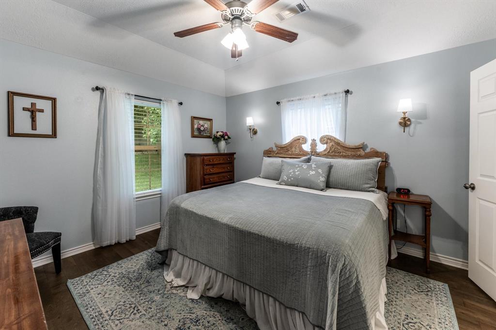 325 Green Leaf Street, Huntsville, Texas image 13