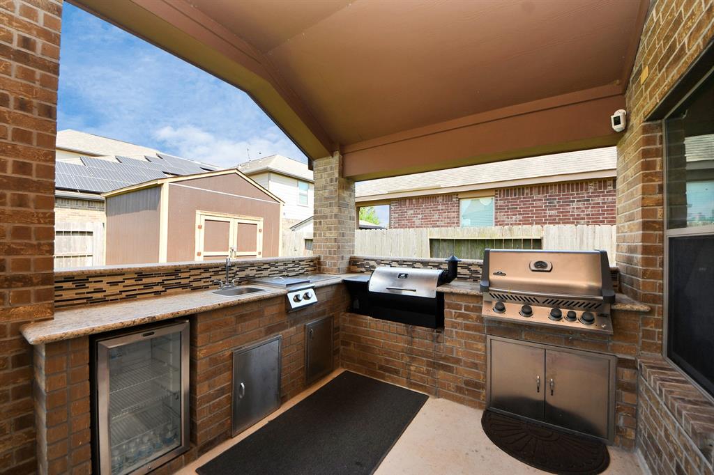 9811 Layton Ridge Drive, Humble, Texas image 35