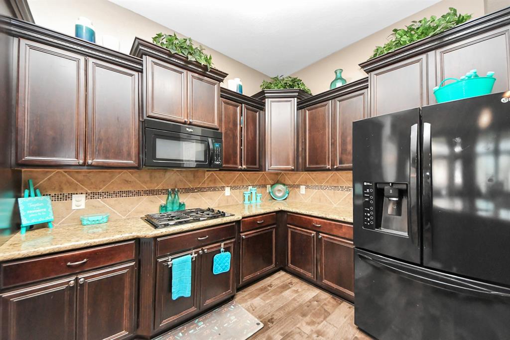 9811 Layton Ridge Drive, Humble, Texas image 10